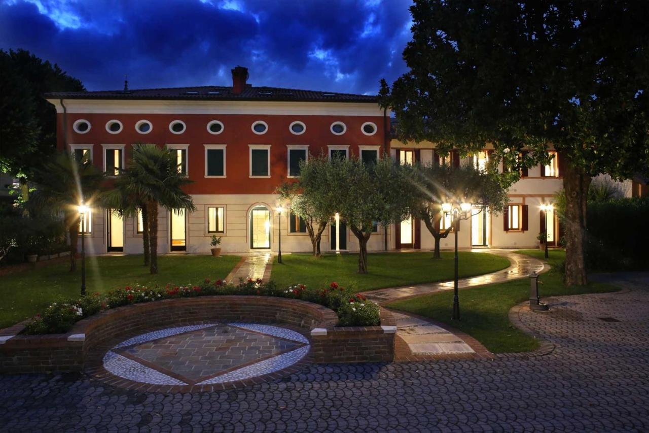 Villa Tiziano Residence Rosa Exterior photo
