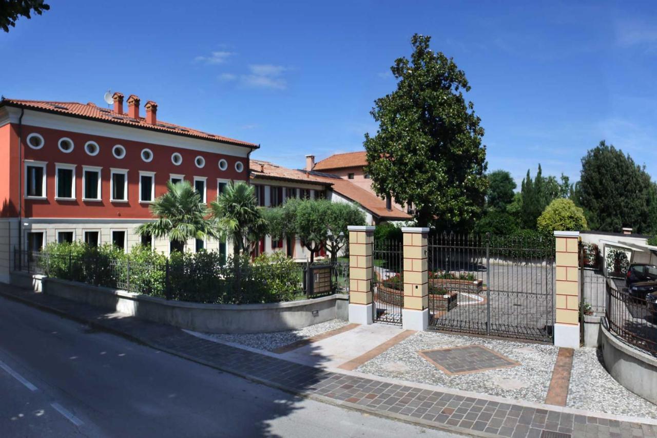 Villa Tiziano Residence Rosa Exterior photo