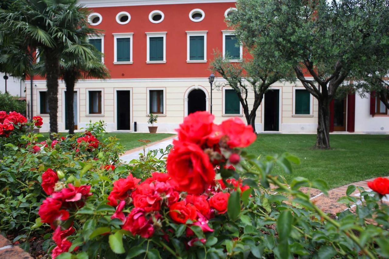 Villa Tiziano Residence Rosa Exterior photo